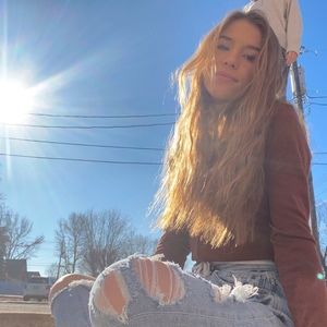 Meet your Posher, Emilee